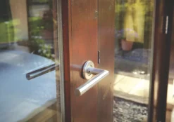 Ronseal Trade 10 Year Woodstain Satin Dark Oak 2.5Ltr -Harris Paint Store 866KH A2